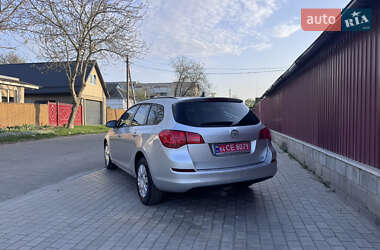 Универсал Opel Astra 2012 в 