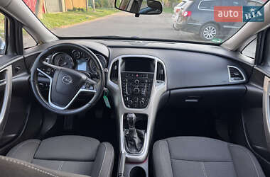 Универсал Opel Astra 2012 в 