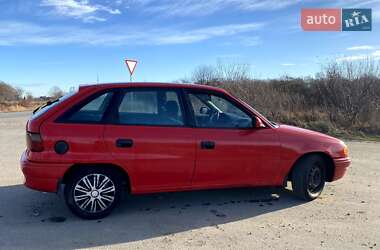 Хэтчбек Opel Astra 1996 в 