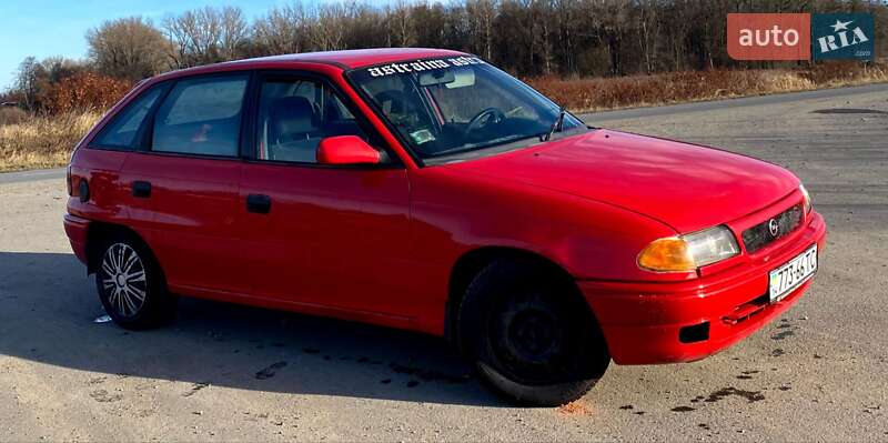Хэтчбек Opel Astra 1996 в 