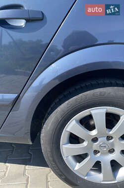 Хэтчбек Opel Astra 2006 в 