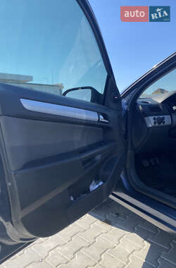 Хэтчбек Opel Astra 2006 в 