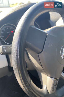 Хэтчбек Opel Astra 2006 в 