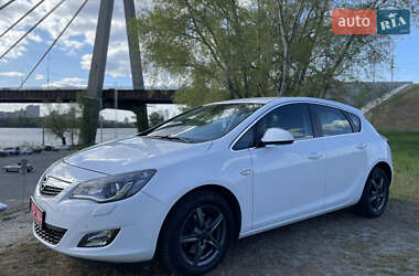 Opel Astra 2010 Opel Astra 2010
