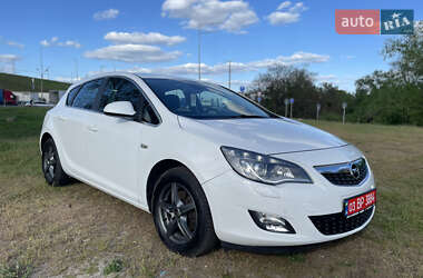 Хэтчбек Opel Astra 2010 в 