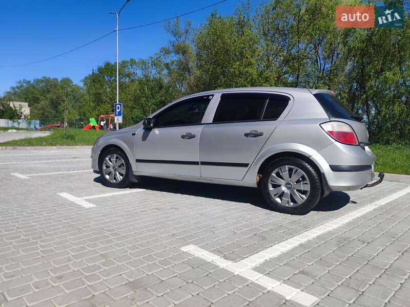 Хетчбек Opel Astra 2005 в Шептицькому