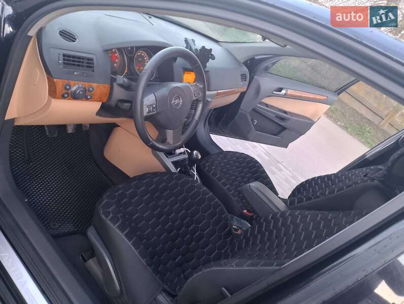 Хэтчбек Opel Astra 2006 в Пирятине