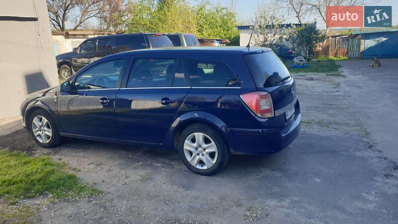Универсал Opel Astra 2010 в Киеве