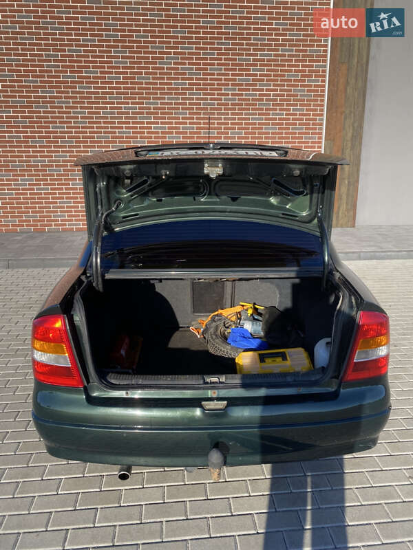 Седан Opel Astra 2001 в Буске