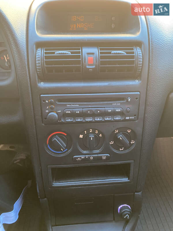 Седан Opel Astra 2001 в Буске