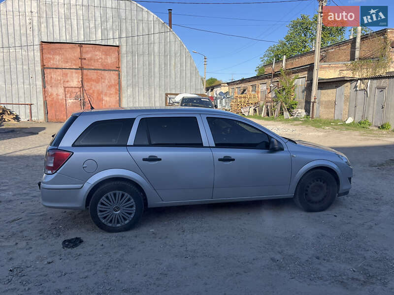 Универсал Opel Astra 2010 в Киеве