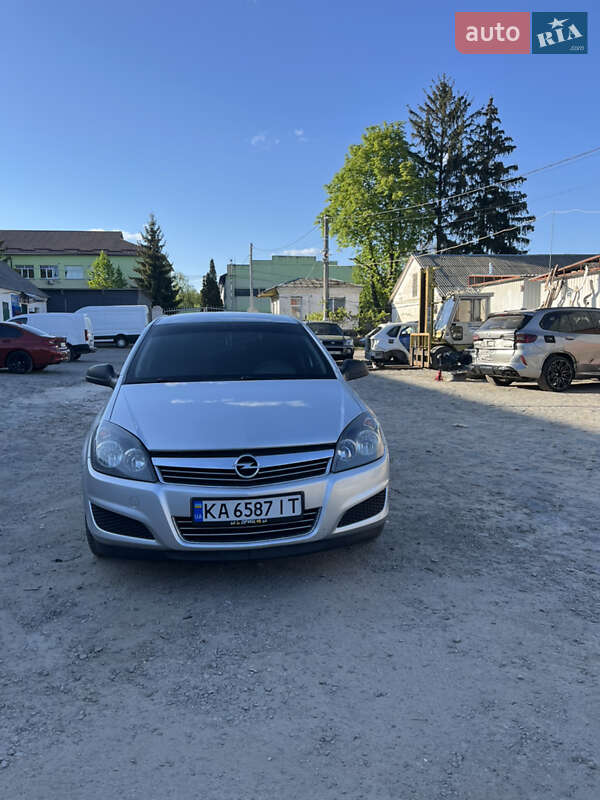 Универсал Opel Astra 2010 в Киеве
