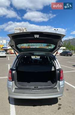 Универсал Opel Astra 2010 в 