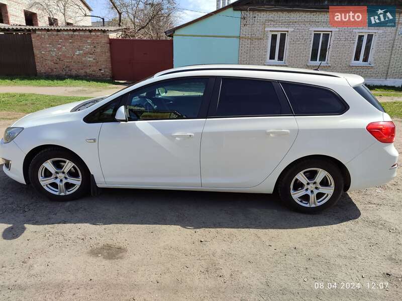 Универсал Opel Astra 2013 в Броварах