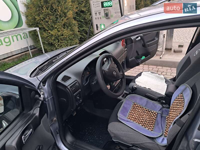 Седан Opel Astra 2006 в Ивано-Франковске