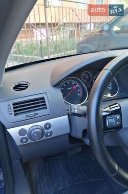Универсал Opel Astra 2010 в 