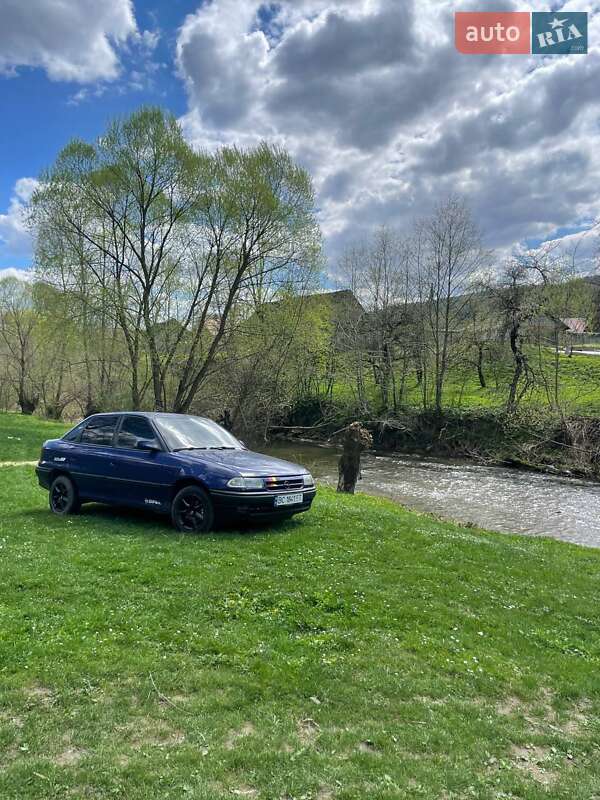 Седан Opel Astra 1995 в 