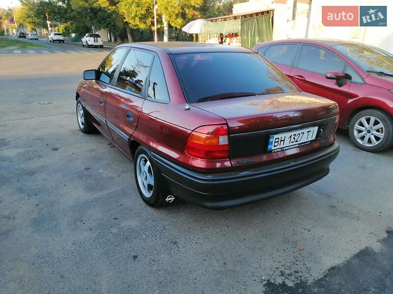 Седан Opel Astra 1993 в Одессе
