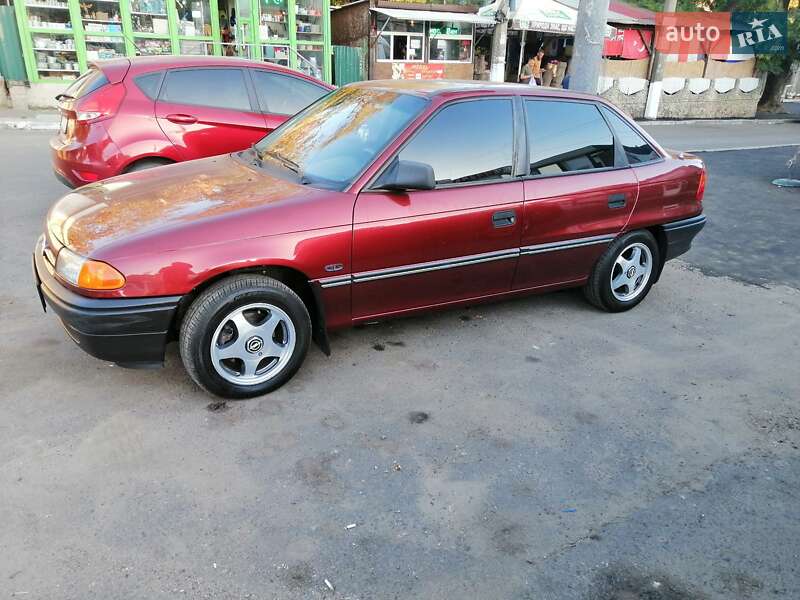 Седан Opel Astra 1993 в Одессе