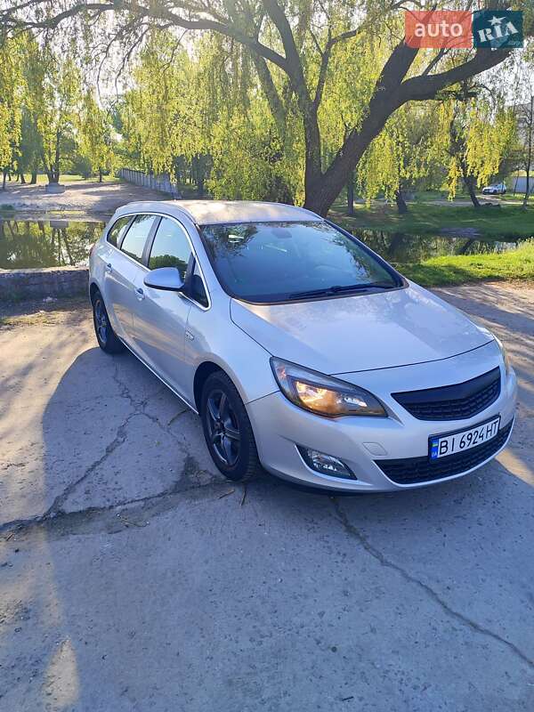 Opel Astra 2010 Opel Astra 2010