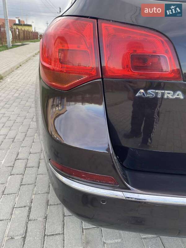Универсал Opel Astra 2014 в Львове