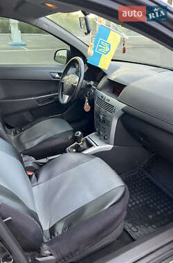 Хетчбек Opel Astra 2011 в 