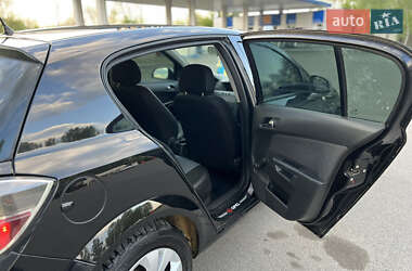Хетчбек Opel Astra 2011 в 
