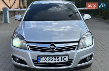 Хэтчбек Opel Astra 2010 в 