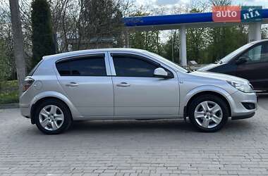 Хэтчбек Opel Astra 2010 в 
