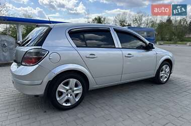 Хэтчбек Opel Astra 2010 в 