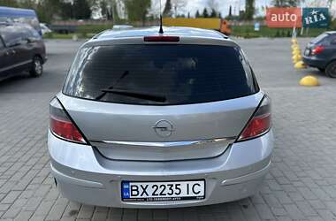 Хэтчбек Opel Astra 2010 в 