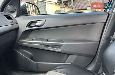Хэтчбек Opel Astra 2010 в 