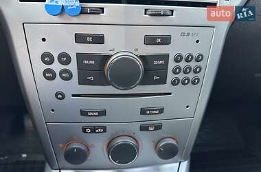 Хэтчбек Opel Astra 2010 в 