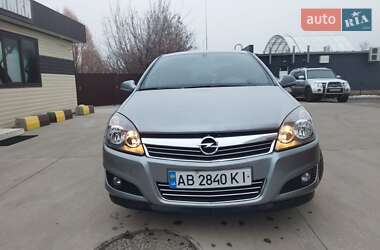 Opel Astra 2011 Opel Astra 2011