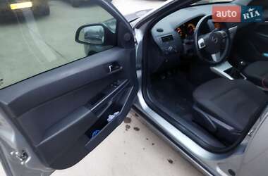 Седан Opel Astra 2011 в 