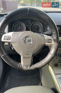 Купе Opel Astra 2007 в 