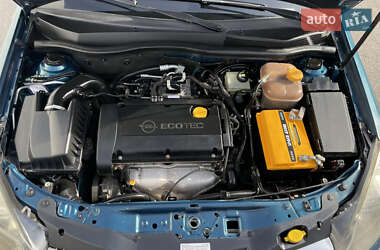 Купе Opel Astra 2007 в 