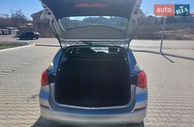Універсал Opel Astra 2012 в 