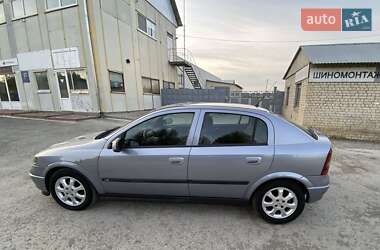 Хэтчбек Opel Astra 2004 в 