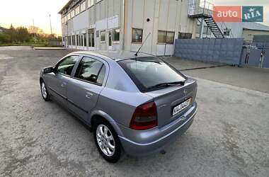 Хэтчбек Opel Astra 2004 в 