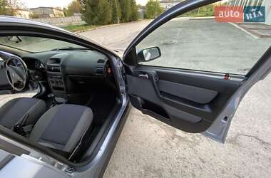 Хэтчбек Opel Astra 2004 в 
