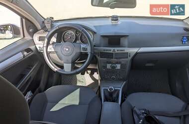 Універсал Opel Astra 2004 в 