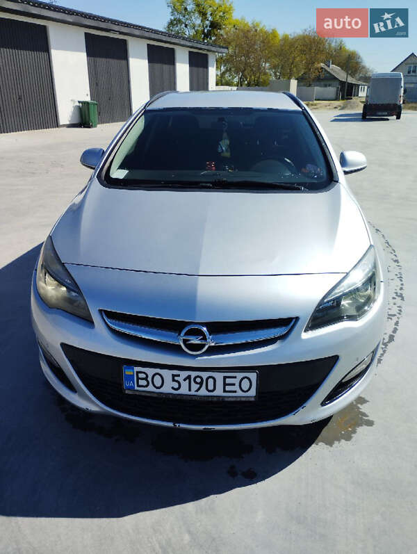 Универсал Opel Astra 2013 в Почаеве