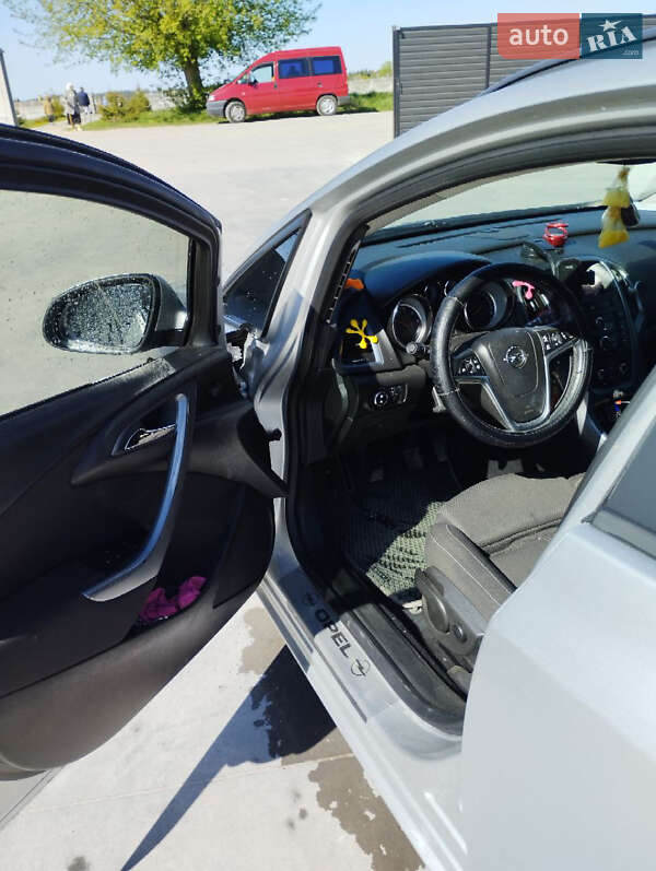 Универсал Opel Astra 2013 в Почаеве