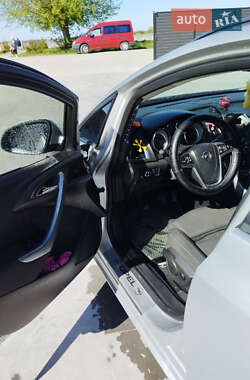 Универсал Opel Astra 2013 в 