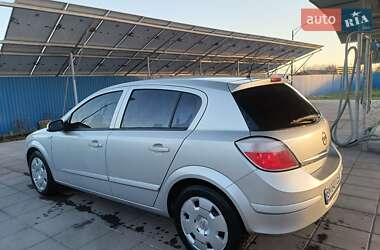Хетчбек Opel Astra 2004 в Охтирці