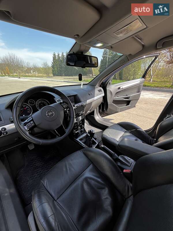 Універсал Opel Astra 2010 в Калуші