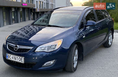 Універсал Opel Astra 2011 в Новояворівську