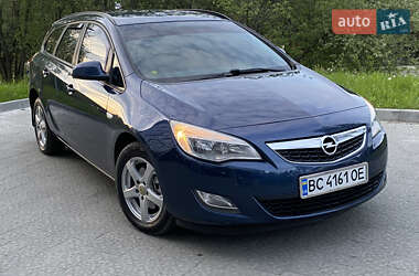 Універсал Opel Astra 2011 в Новояворівську