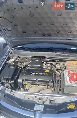 Хэтчбек Opel Astra 2006 в 
